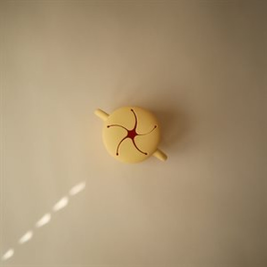 Силиконовая кружка для снеков Mushie, Pale Daffodil, желтый